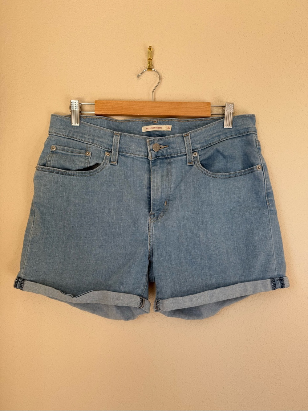 Levi’s Mid Length Women's Shorts Size 31